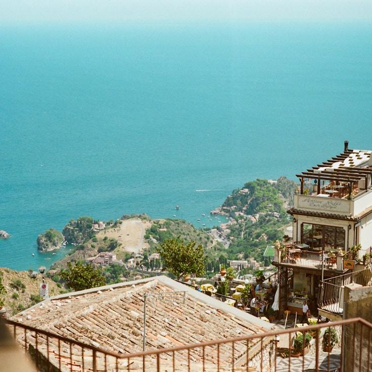 Outdoor terrace seating suitable for families in Rome